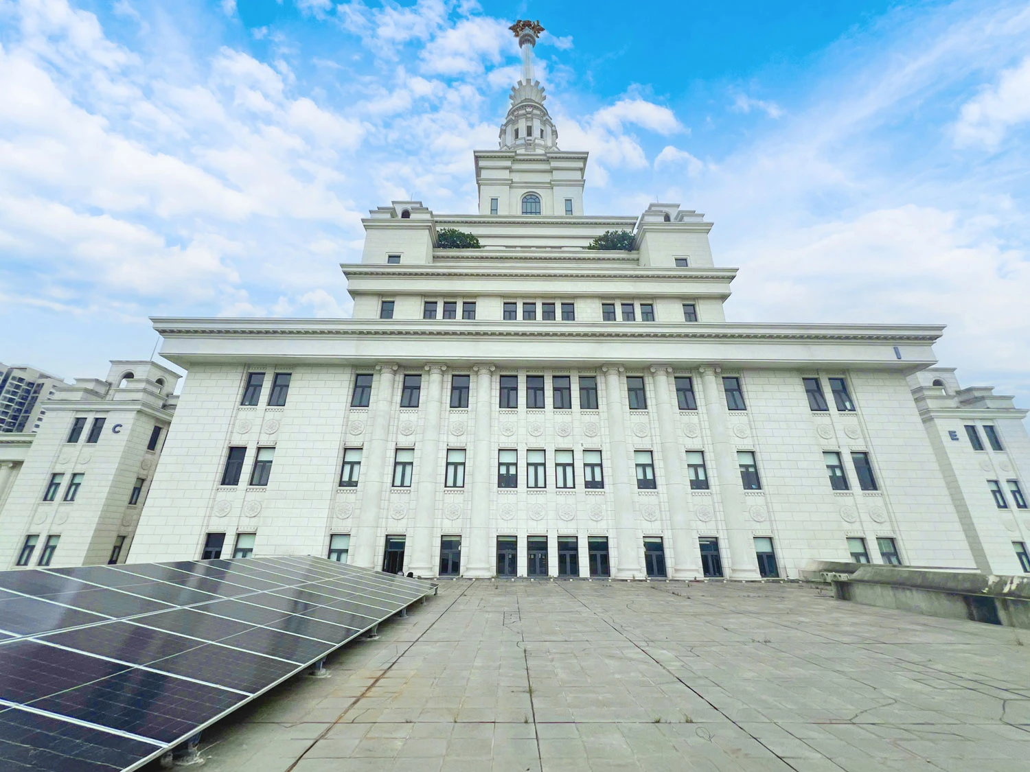 Điện mặt trời cho hệ thống điều hòa trung tâm - Trường đại học VinUni