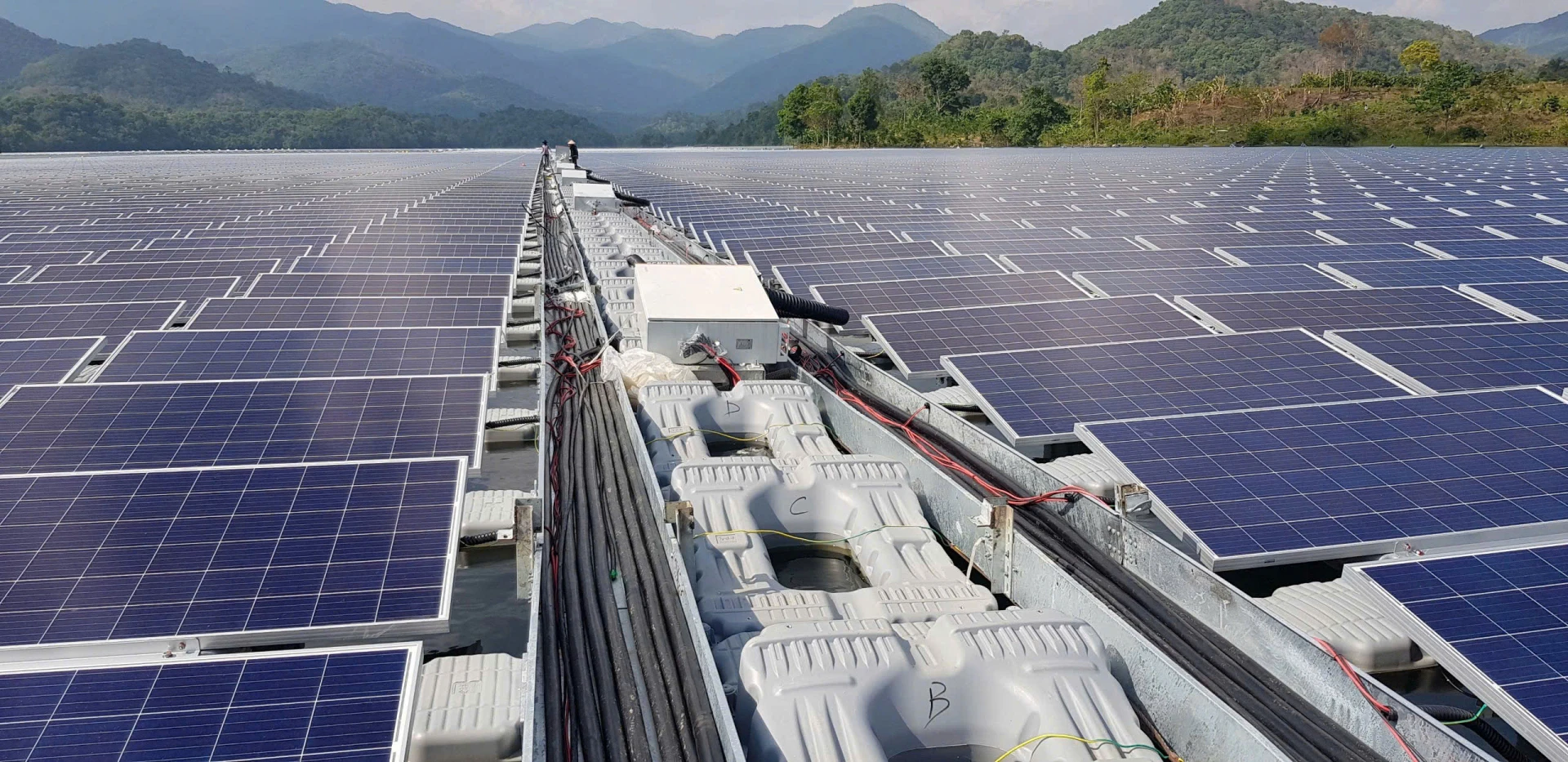 Nhà máy điện mặt trời Nổi Đa Mi