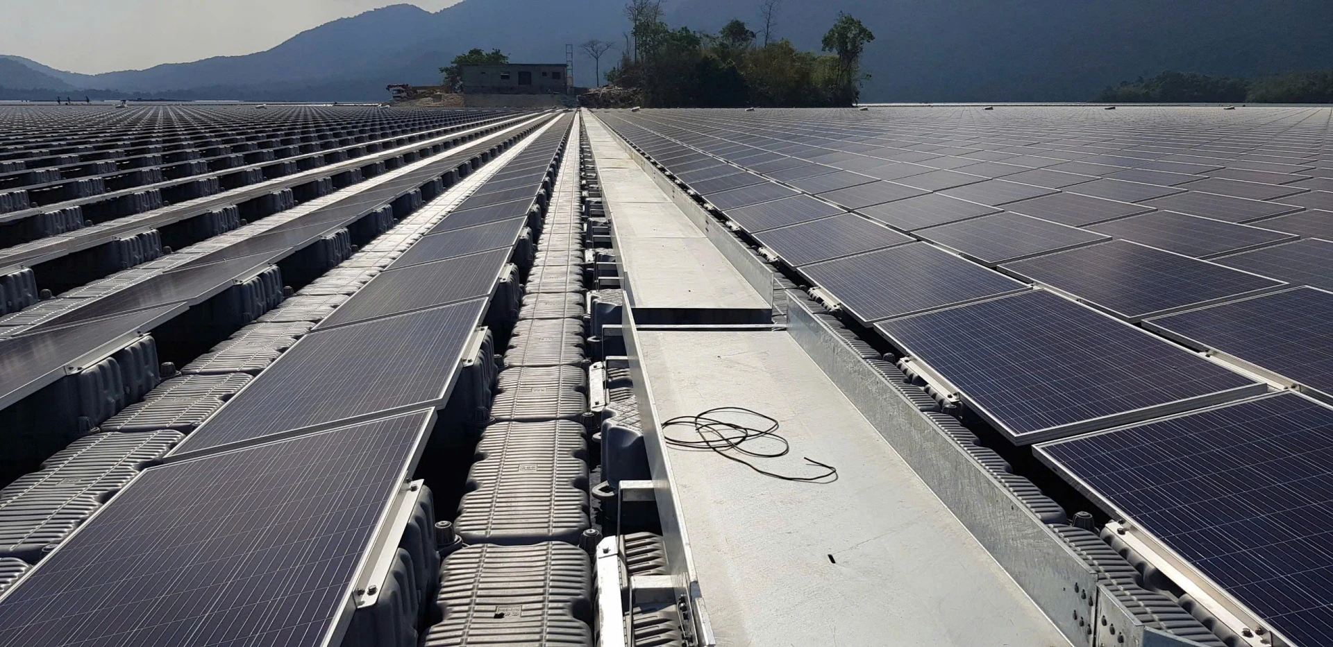 Nhà máy điện mặt trời Nổi Đa Mi